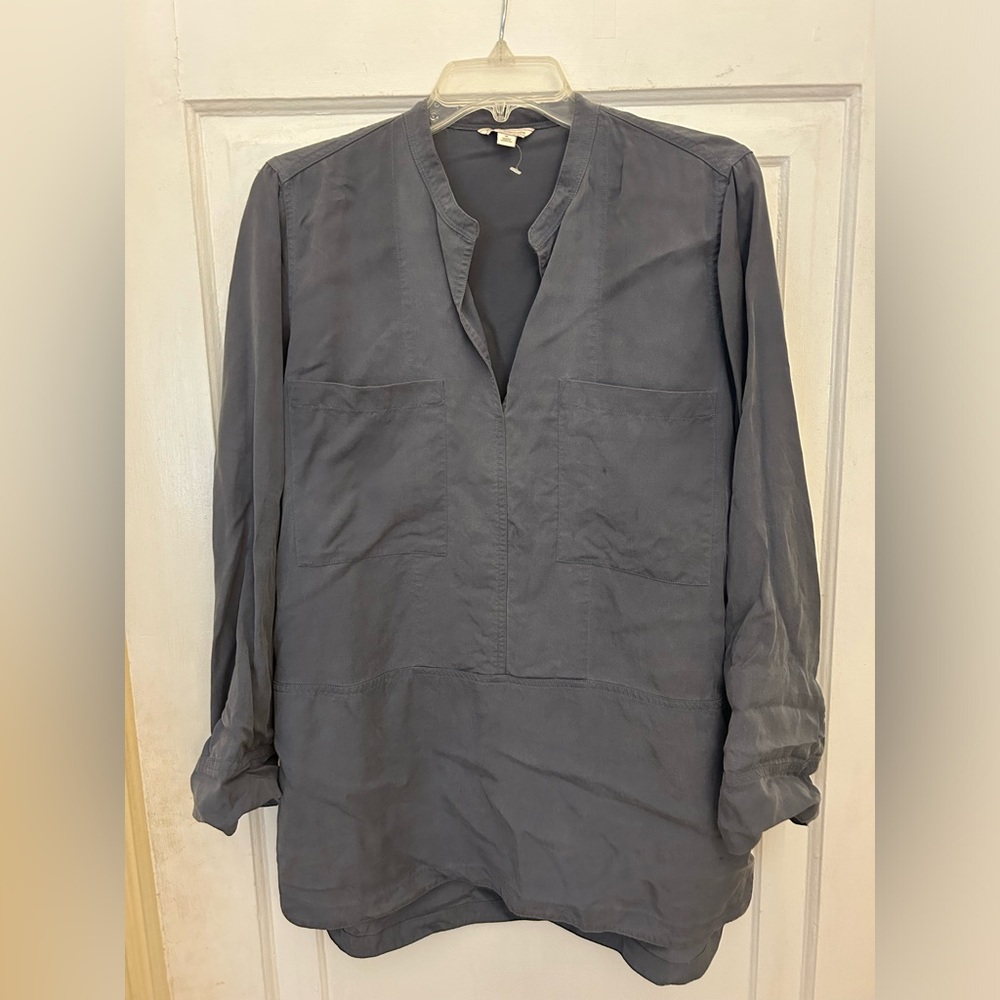 Gap long sleeve grey top